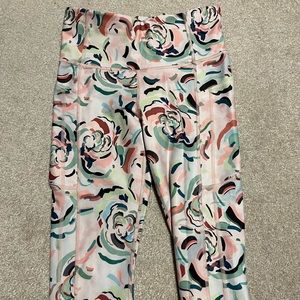 ATHLETA ultimate stash II Capri